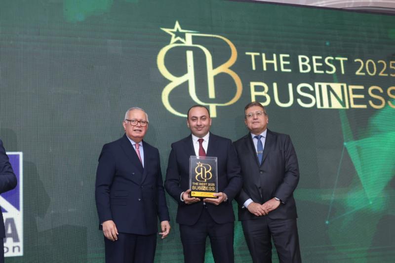 تكريم المهندس امير سامى رئيس شركة بيزنس باي للتطوير العقاري فى ملتقى المستثمرين الأفرو-آسيوي بحضور وزراء وسفراء ورجال الأعمال 