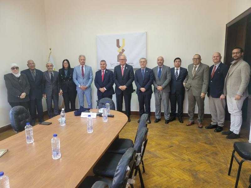 السفير محمد العرابي يقود تحركًا دبلوماسيًا شعبيًا لتعزيز شراكات الجنوب مع سفراء أمريكا اللاتينية