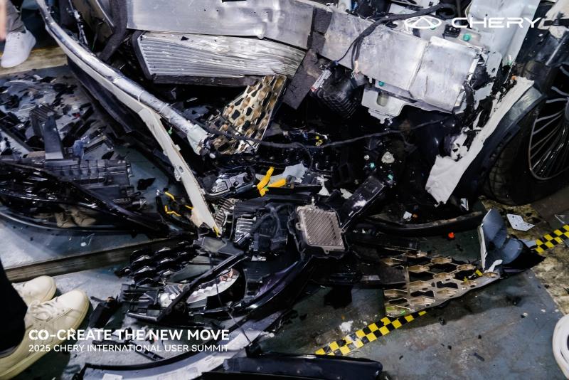 حماية حقيقية على الطريق: هيكل الأمان متعدد الطبقات في شيري TIGGO9 يبني حصنًا متحركًا بفضل 85% من الفولاذ عالي الصلابة ومسارات امتصاص طاقة ذكية