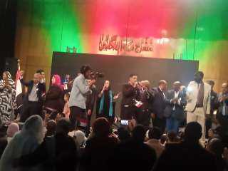 السودانيون يحتفلون بعيد الاستقلال ويحيون الذكرى الخامسة لرحيل الصادق المهدي