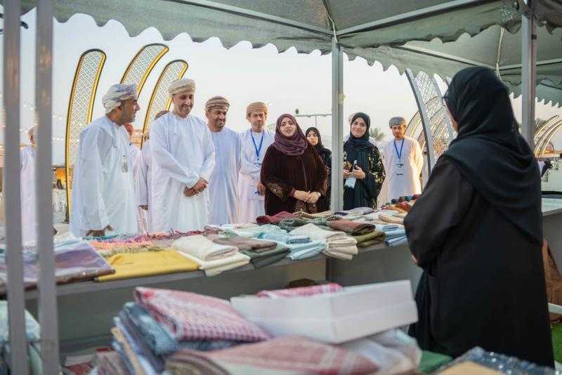 وزيرا التجارة والصناعة والتنمية الاجتماعية يطلعان على فعاليات مهرجان صحار