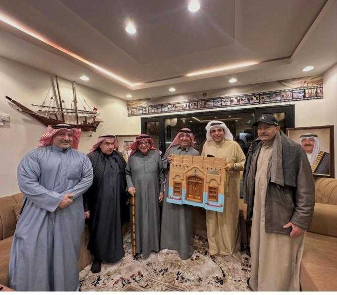 ديوان أبناء المرحوم عبدالرحمن الكندري يكرم الكاتب الكويتي عبدالوهاب غلوم
