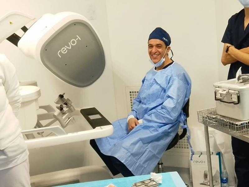 المستشفى الجامعي محمد السادس بأكادير ينجح في إجراء أول عملية جراحية باستعمال الروبوت الجراحي