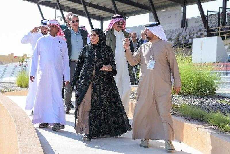 وفد جمعية الصحفيين الإماراتية يزور مهرجان الظفرة في دورته الـ 19