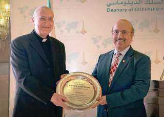 سفير مملكة البحرين يتسلم عمادة السلك الدبلوماسي لدى سورية