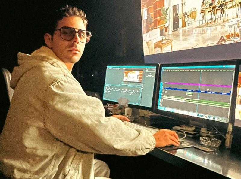 عمرو عاكف حائر بين دينا الشربينى ويسرا وآسر ياسين