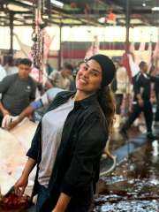 آيتن عامر تعمل في المدبح وتروج لمسلسل كلهم بيحبوا مودى