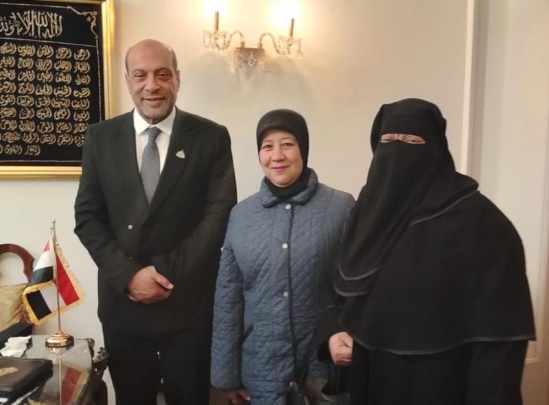 النائب محمود الشامي خلال استقباله الكاتبة الصحفية أحلام عبدالمنعم بحضور السيدة رانيا البدراوي