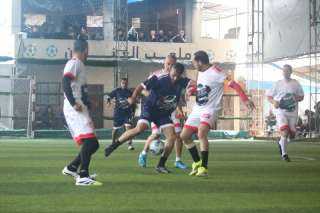 هاتريك واثارة وتأهل مبكر.. في بطولة قدامي اللاعبين بغزة