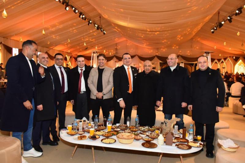 عجلان القابضة تقيم حفل سحورها السنوي بمشاركة نجوم المجتمع والسياسة و تمنح 16 عمرة هدايا للحضور 