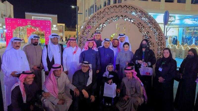 جمعية اللاعبين القدامى بالمنطقة الشرقية تزور فعاليات مهرجان أيآم سوق الحب