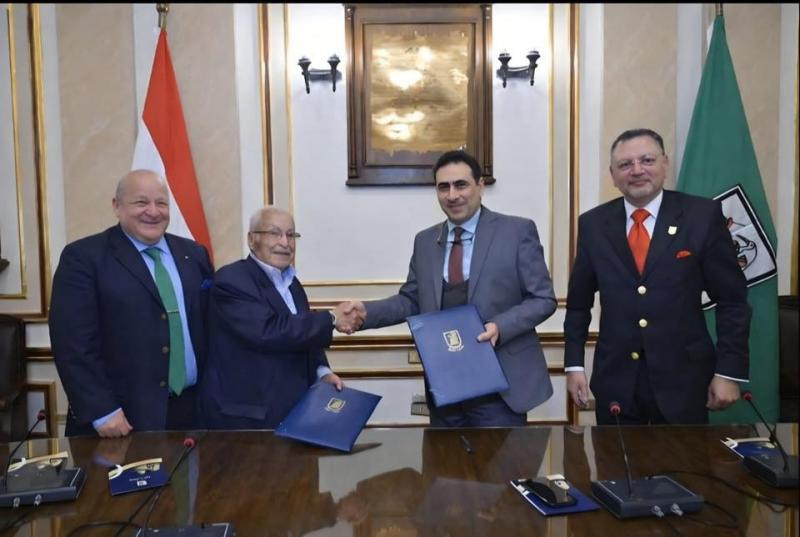 بروتوكول تعاون بين جامعة القاهرة وجمعية إنسان للتنمية الصحية والمجتمعية وإطلاق 50 قافلة طبية للكشف على الأطفال