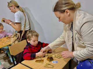 أطفال روسيا يصنعون فانوس رمضان