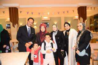 بالصور .. المنتجة الكبيرة رنا ابوسيدو تخطف الأنظار فى حفل إفطار الفنانة عفاف شعيب للأطفال الأيتام وذوي القدرات الخاصة