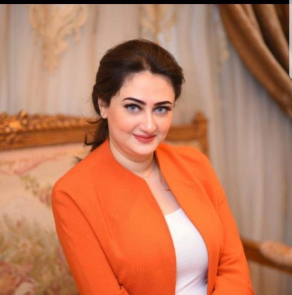 الكاتبة أمل أبو زيد 