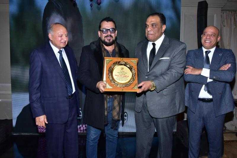 نادي قضاة السويس وجنوب سيناء يكرّم النجم منذر رياحنة عن دوره في مسلسل ”الاختيار”