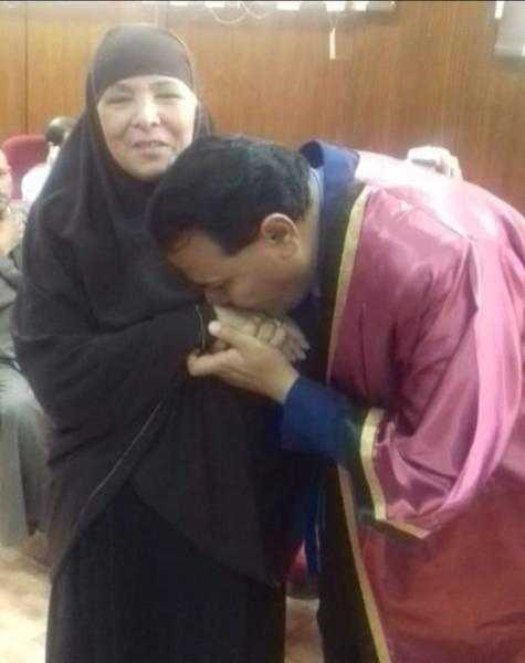 د . محمود أبوعميرة يكتب.. في عيدك يا أمي .