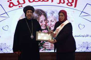 الأم المثالية .. المركز الثقافي القبطي الأرثوذكسي يكرم الاستاذة القديرة أسماء الحسيني مدير تحرير الأهرام