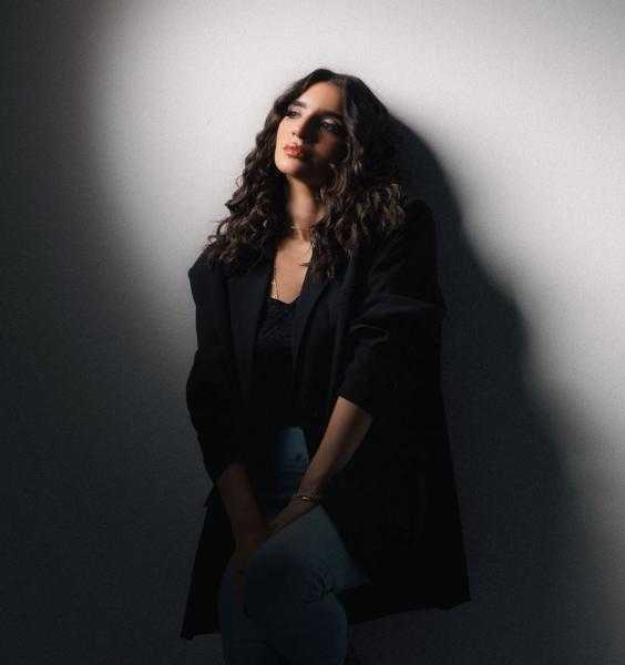 ميرنا شلبي تطلق أغنية ”الأعذار المتقالة”