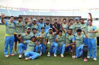 ”الإمارات بلو” يتوج بلقب بطولة D50 المحلية للكريكيت بجدارة