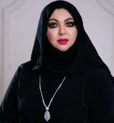 منى المنصوري.. حين ترتدي الأزياء علم الإمارات وتتكلم الموضة بلسان الوطن