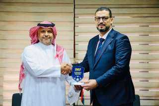 رئيس الاتحاد الدولي لكرة القدم المصغرة الدوسري يلتقي وزير الرياضة الليبي برغش