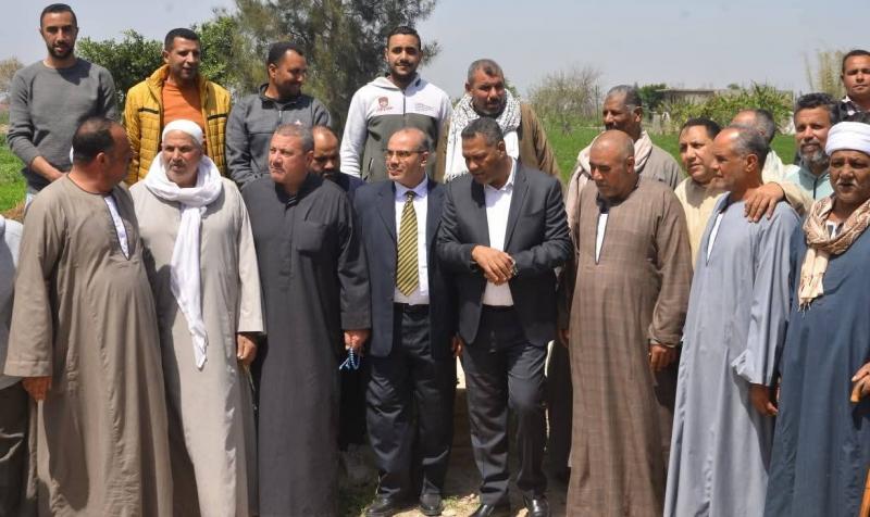 النائب محمد حمزة في قرية أبيس