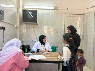 ”قطار الخير” يصل فيشا الصغرى.. الكشف على 265 مواطناً وحجز 13 جراحة بالمجان بـ ”سرس الليان”