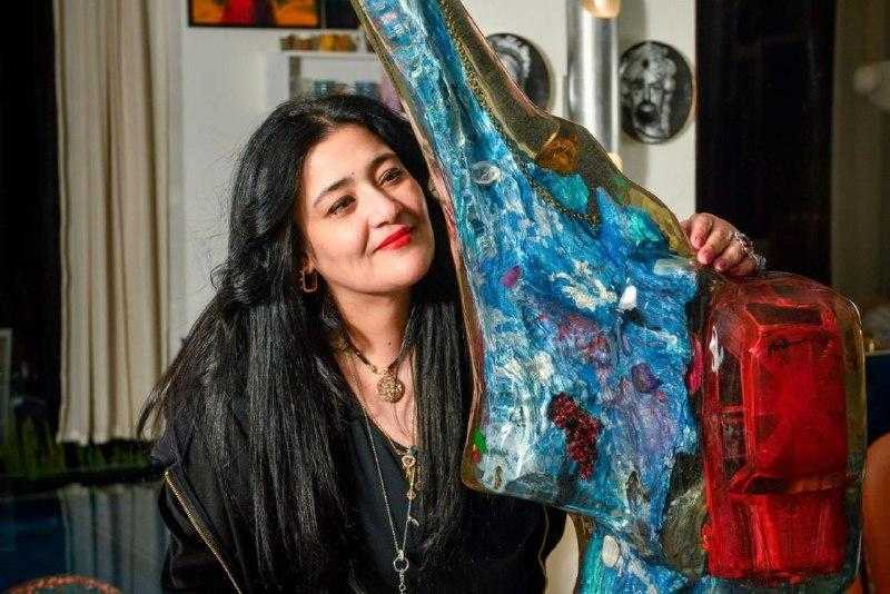 شاليمار شربتلي.. فنانة سعودية تصل بأعمالها إلى متحف اللوفر وتؤكد حضورها في الفن التشكيلي العالمي