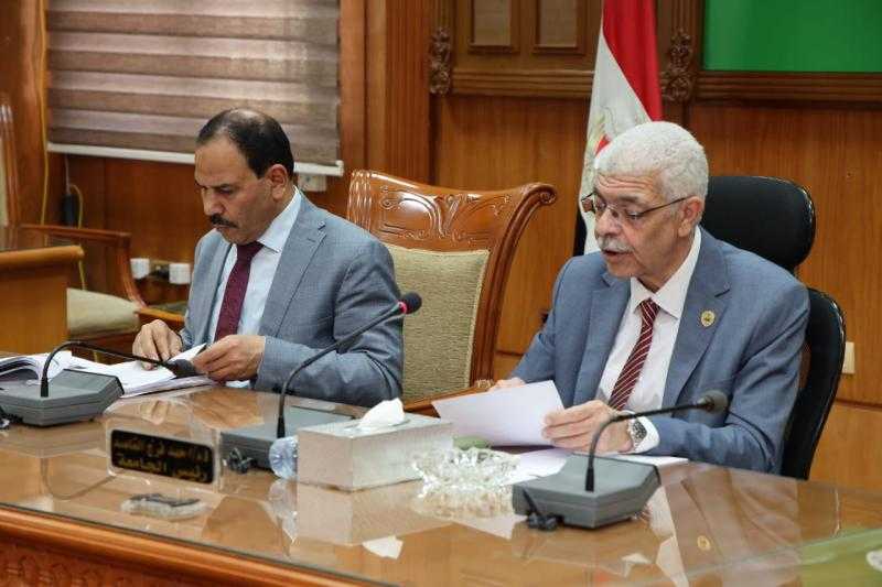 رئيس جامعة المنوفية يتابع أعمال اللجنة التنفيذية بالجامعة لتحديث البرامج الدراسية وربطها بسوق العمل