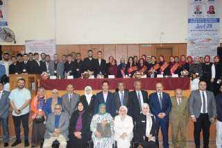 - رئيس الجامعة يحذر من خطورة الاستخدام غير المسؤول لمواقع التواصل الاجتماعي