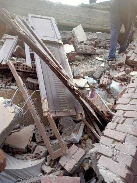 انهيار منزل مكون من ٥ طوابق بكفر الحمام في بنها.. ونقل مصابين للمستشفى