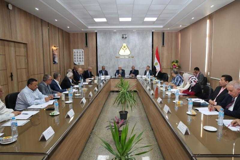 القاصد: يشهد جلسة مجلس كلية الهندسة ويشيد بدور مركز الاستشارات الهندسية في دعم مشروعات الجامعة