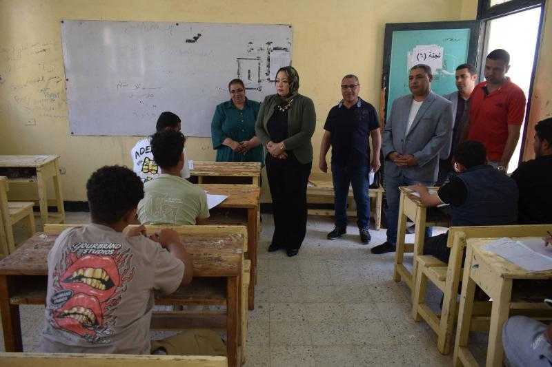 د وفاء رضا مديرة تعليم جنوب سيناء تقوم بجولة تفقدية موسعة بمدارس التعليم الفنى .