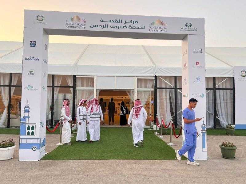 مركز القدية يواصل استقبال الحجاج وتقديم الخدمات الصحية والإرشادية لهم بنتظيم من جمعية تكامل