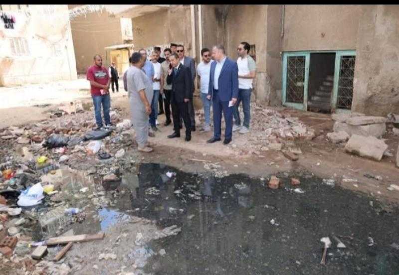 محافظ المنوفية يفاجئ مدينة منوف يأمر بغلق وتشميع محلين تجاريين
