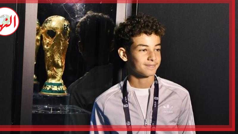 إبراهيم عمر الشريف يحمل كرة مباراة مصر ونيوزيلندا في كأس العالم 2026