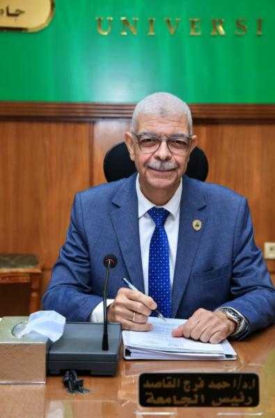 القاصد في جلسة مجلس الجامعة يهنئ الرئيس السيسيوالشعبالمصري بثورة 23 يوليو .. ويهنئ وزير التعليم العالي لقيامه بعمل وزير الثقافة بجانب عمله ويتابع استعدادات العام الدراسي الجديد