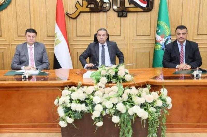 محافظ المنوفية يناقش أليات تنفيذ مشروعات الخطة الاستثمارية الجديدة بالقطاعات المستهدفة بالمراكز والمدن