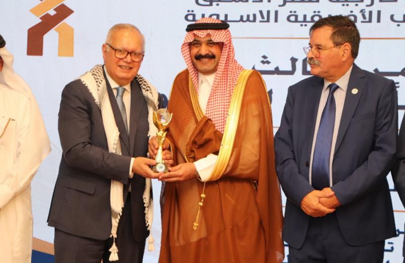 الاستاذ شلهوب الشلهوب خلال تكريمه