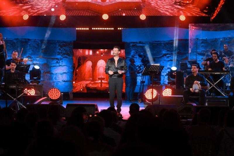 من وجع السرطان إلى ركح قرطاج... ريان يغني للأمل