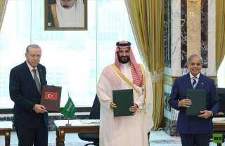 الخليج بين مطرقة الاستنزاف وسندان التحالفات الهشة الخليج بين مطرقة الاستنزاف وسندان التحالفات الهشة