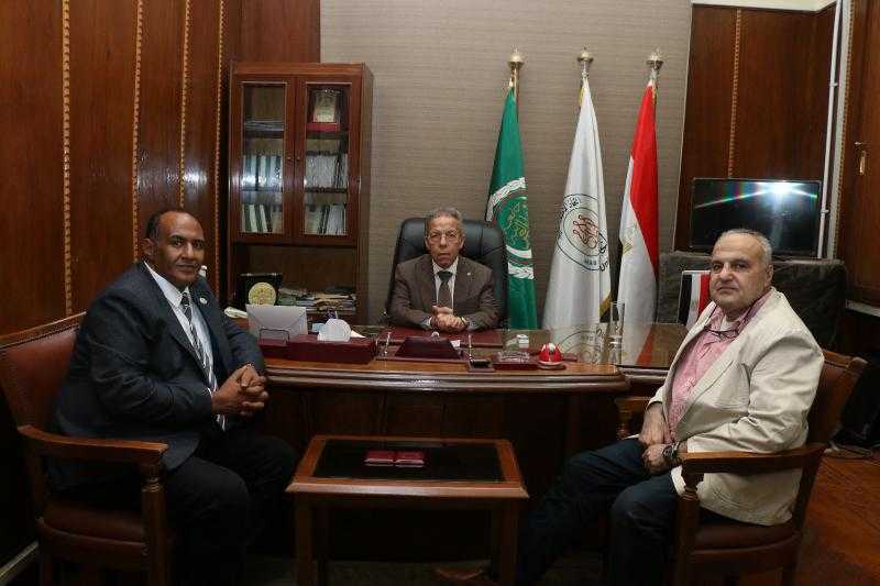 د. أسامة عبدالحي يترأس اجتماع هيئة مكتب الأمانة العامة لـ”الأطباء العرب” .. ويطمئن على سير العمل بقطاعاته