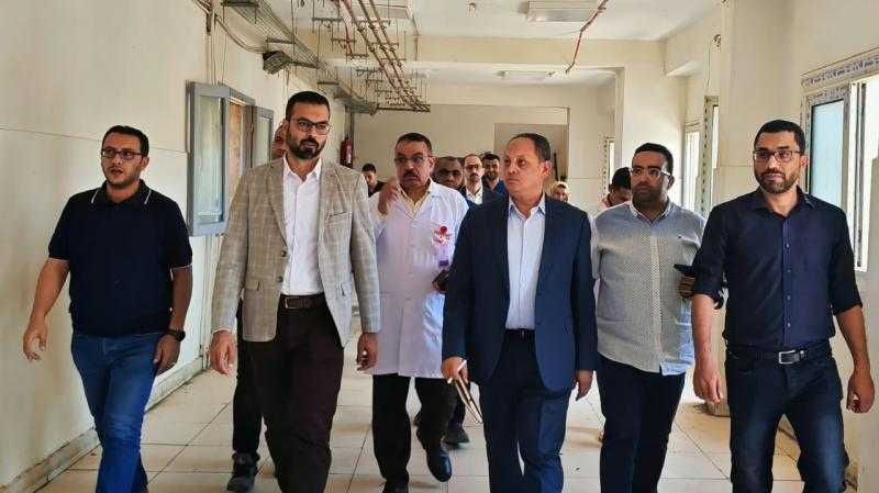 مستشفى سوهاج العام تحت المجهر ..وكيل صحة سوهاج يرافق مدير عام إدارة الصدر بوزارة الصحة خلال زيارة لمستشفى سوهاج العام .