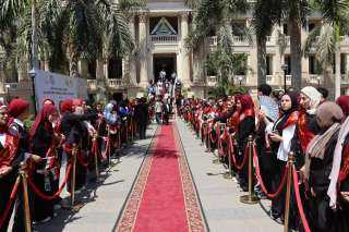 محافظ القليوبية ورئيس جامعة بنها يستقبلان شعلة اسبوع شباب الجامعات والمعاهد العليا الرابع عشر