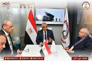 وزير الدولة للإنتاج الحربي يلتقي الرئيس التنفيذي لمجموعة ”تاليس” العالمية بجناح الوزارة بمعرض العلمين الدولي للطيران والفضاء ”EIAS 2026”