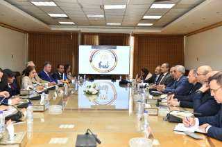 وزير الدولة للإنتاج الحربي يبحث مع سفيرة رومانيا بالقاهرة سبل تعزيز التعاون المشترك