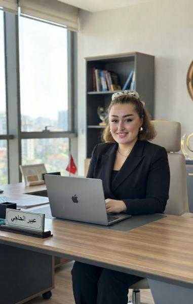 عبير الحاجي حياتي لم تكن سهله و تعثرت كثيرا و طريق النجاح لم يكن مفروش بالورود حتي اصبحت ليورا روتشلد رسميا