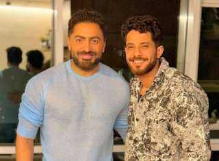 تامر حسني يدعم المطرب مؤمن خالد قبل حفلته بساقية الصاوي