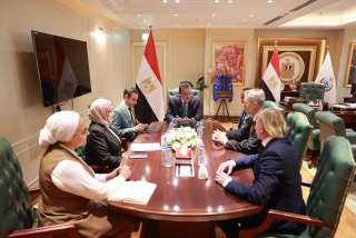 وزير الصحة يبحث مع ممثلي شركة سانوفي تعزيز التعاون والتوسع في الفرص الاستثمارية بقطاع الدواء